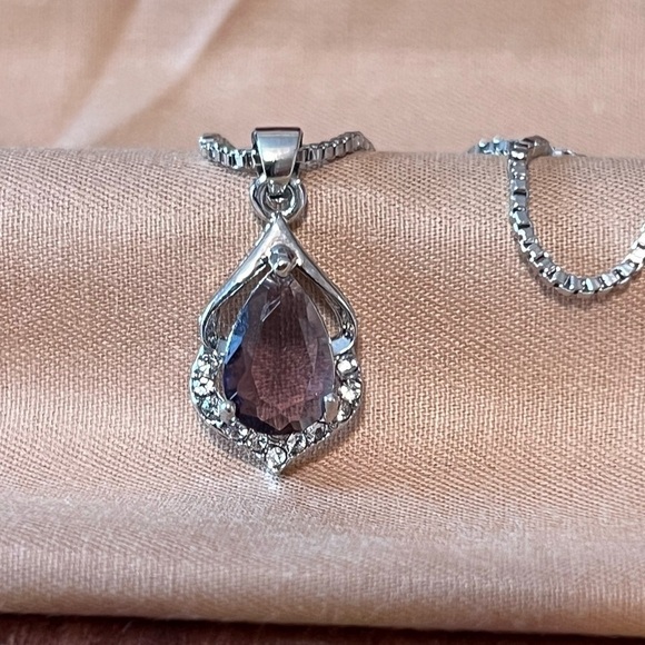 Beautiful Necklace 22” BN - Picture 2 of 3